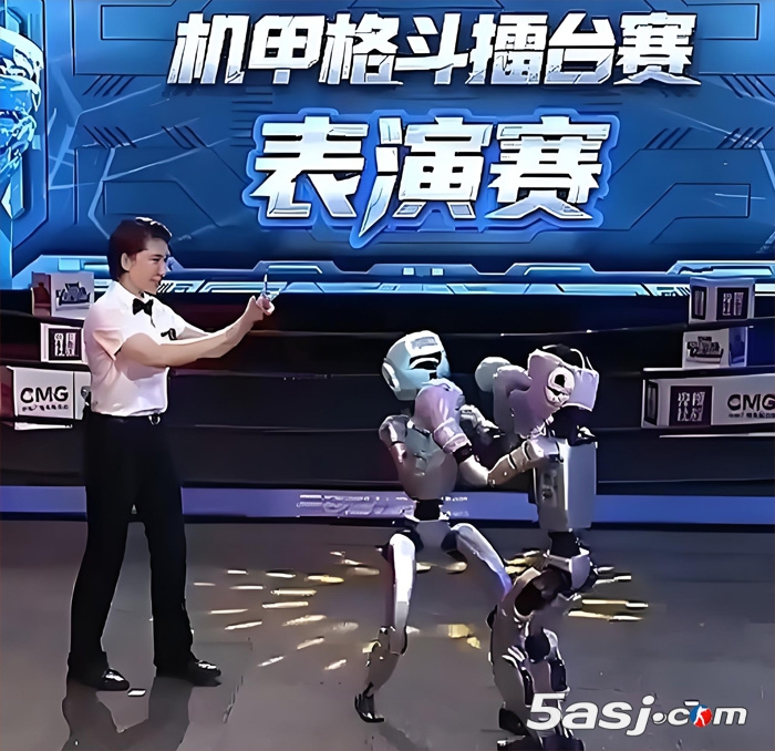 機(jī)器人在格斗大賽打裁判了？央視機(jī)甲格斗擂臺(tái)賽：AI博主奪冠，宇樹(shù)G1首秀