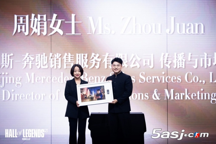 '世界為你加冕'——英雄聯(lián)盟名人堂Uzi紀(jì)念盛典：手印拓片、定制隊服與奔馳G級厚禮